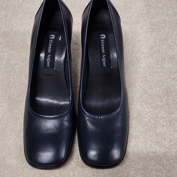 Etienne Aigner Women's Navy Pumps - Picture 1 of 11